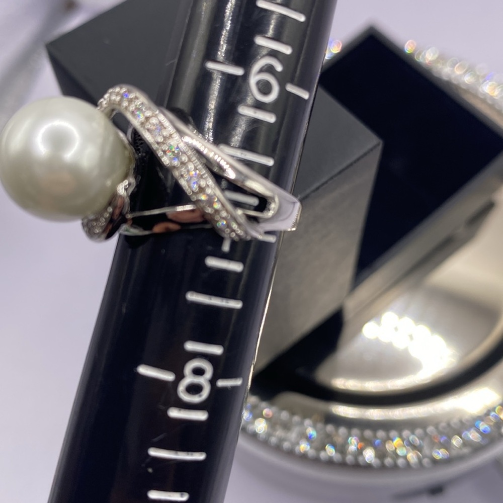 Pearl and Pave Crystal Ring - Picture 4 of 9